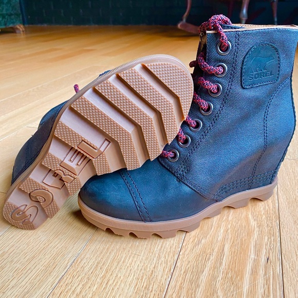 Black Sorel PDX Wedge Ankle Boots - Picture 2 of 9